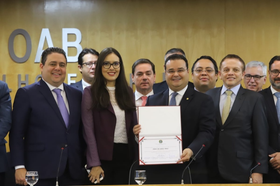 Na OAB, Fábio Trad recebe diploma por serviços prestados a Estado Democrático de Direito Na OAB, Fábio Trad recebe diploma por serviços prestados a Estado Democrático de Direito