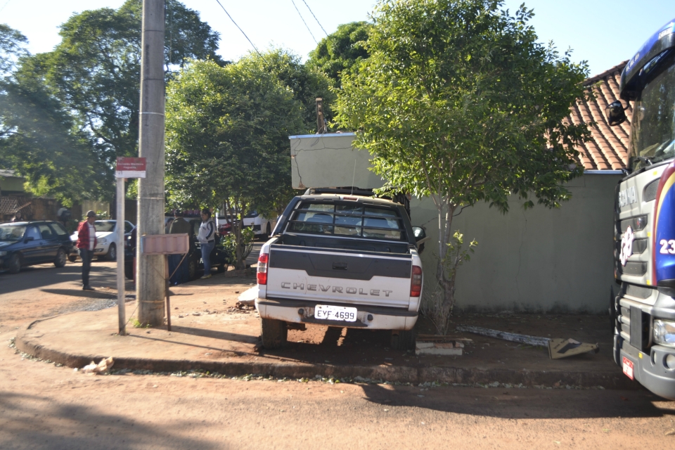 Condutor embriagado e em alta velocidade provoca acidente