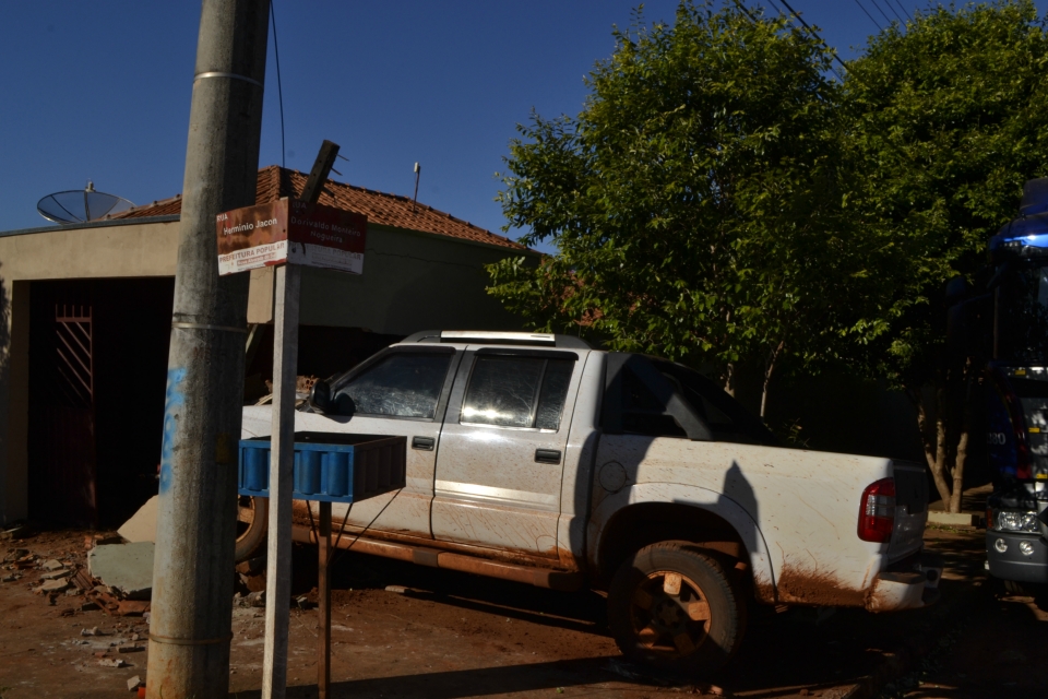 Condutor embriagado e em alta velocidade provoca acidente