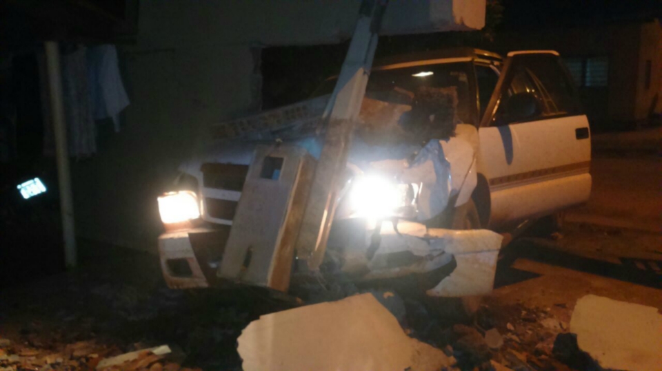 Condutor embriagado e em alta velocidade provoca acidente