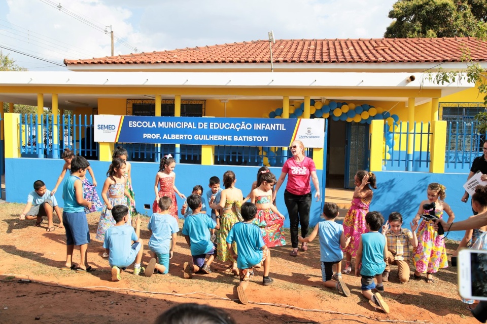 Prefeitura atende comunidade e inaugura primeira EMEI de Anhanduí Prefeitura atende comunidade e inaugura primeira EMEI de Anhanduí