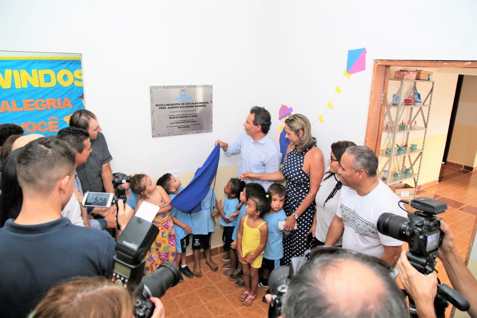 Prefeitura atende comunidade e inaugura primeira EMEI de Anhanduí Prefeitura atende comunidade e inaugura primeira EMEI de Anhanduí