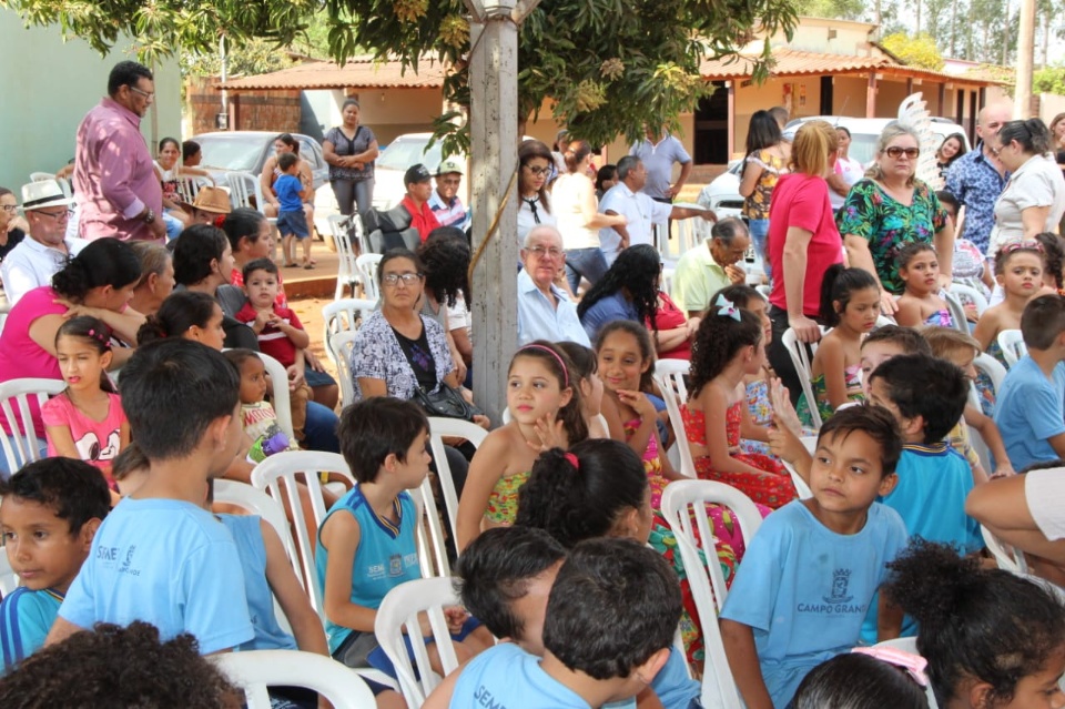 Prefeitura atende comunidade e inaugura primeira EMEI de Anhanduí Prefeitura atende comunidade e inaugura primeira EMEI de Anhanduí