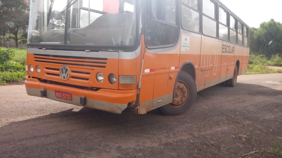 Transporte escolar de Bandeirantes põe em risco a vida de estudantes