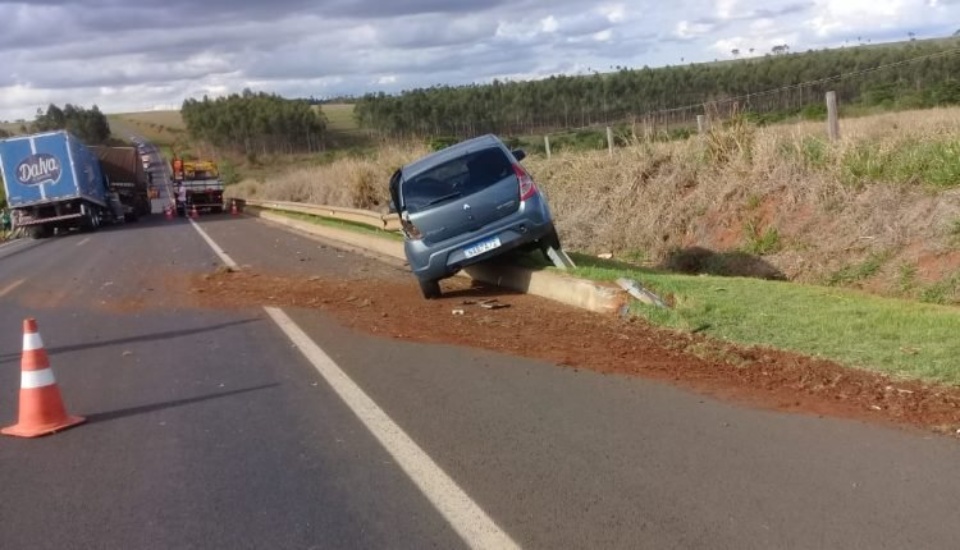 Motorista diminui velocidade para ver acidente e provoca segunda colisão com morte