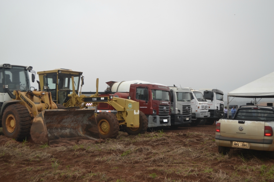 Prefeito Juvenal Neto faz lançamento de 105 casas Prefeito Juvenal Neto faz lançamento de 105 casas