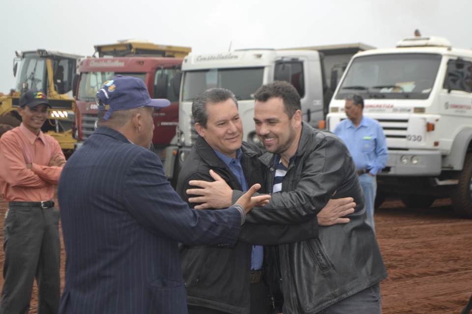 Prefeito Juvenal Neto faz lançamento de 105 casas Prefeito Juvenal Neto faz lançamento de 105 casas