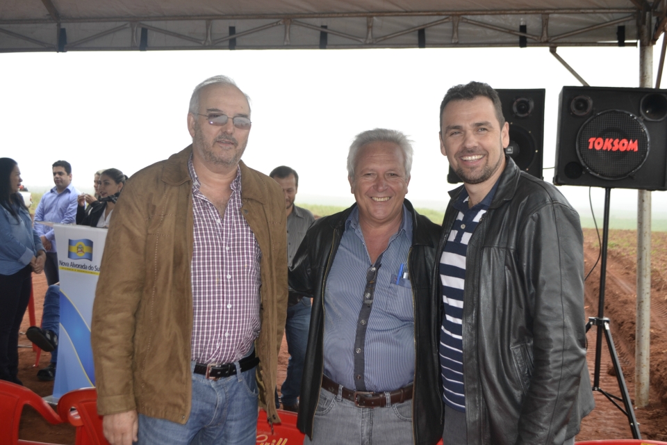 Prefeito Juvenal Neto faz lançamento de 105 casas Prefeito Juvenal Neto faz lançamento de 105 casas