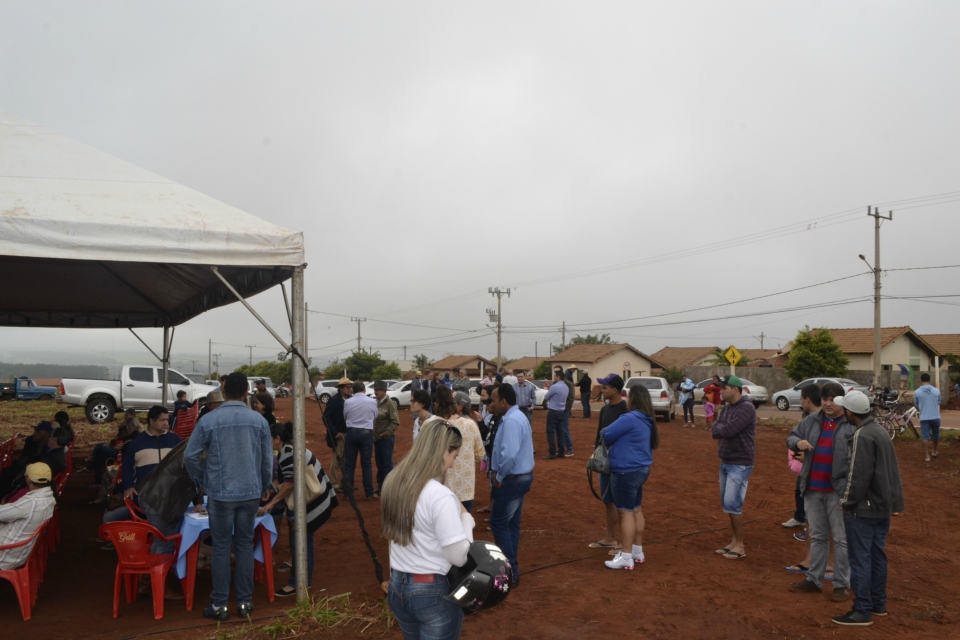 Prefeito Juvenal Neto faz lançamento de 105 casas Prefeito Juvenal Neto faz lançamento de 105 casas