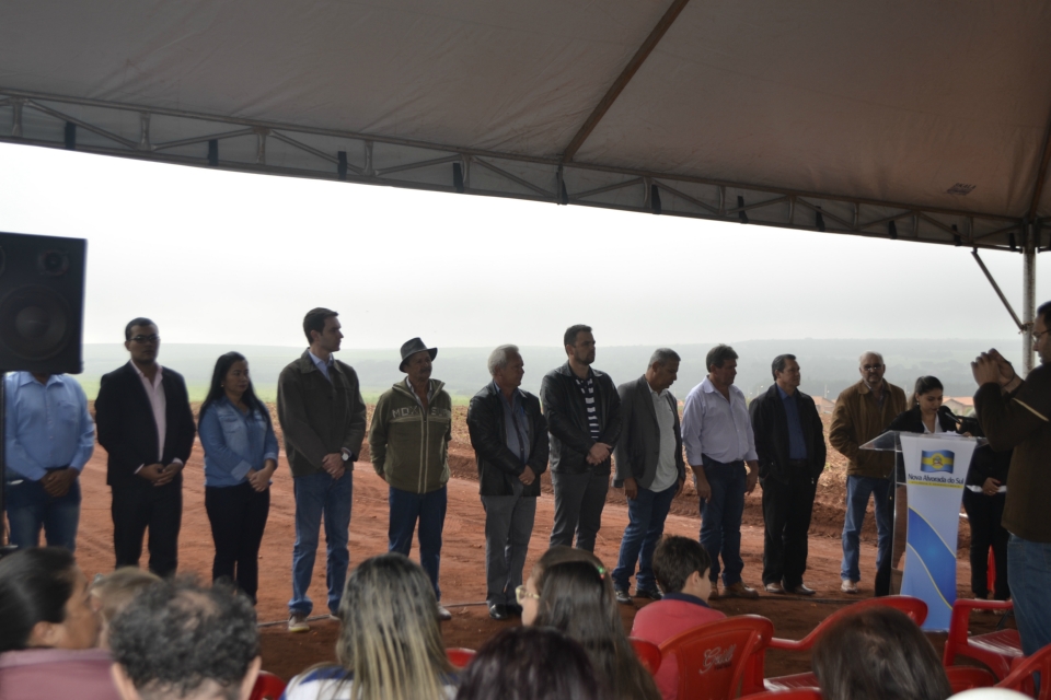 Prefeito Juvenal Neto faz lançamento de 105 casas Prefeito Juvenal Neto faz lançamento de 105 casas