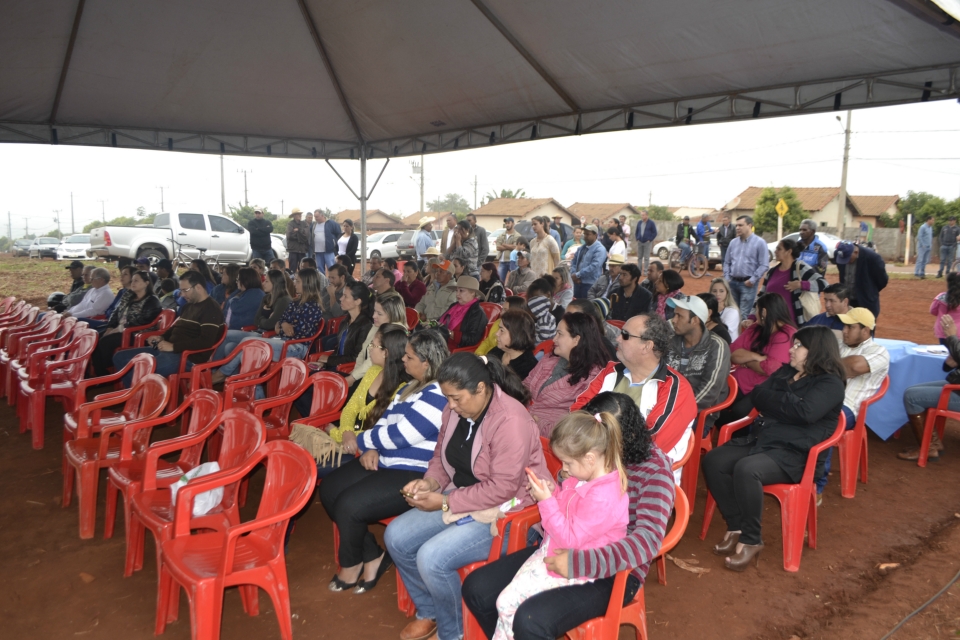 Prefeito Juvenal Neto faz lançamento de 105 casas Prefeito Juvenal Neto faz lançamento de 105 casas