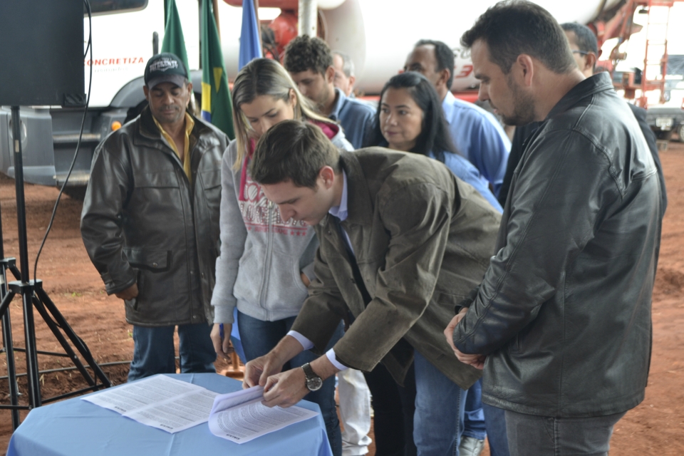 Prefeito Juvenal Neto faz lançamento de 105 casas Prefeito Juvenal Neto faz lançamento de 105 casas
