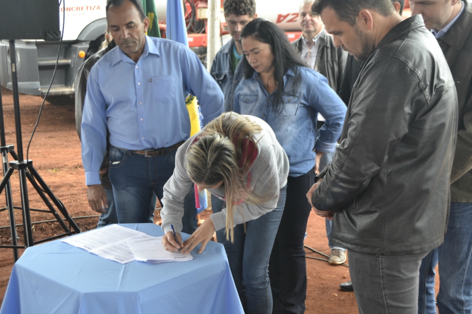 Prefeito Juvenal Neto faz lançamento de 105 casas Prefeito Juvenal Neto faz lançamento de 105 casas