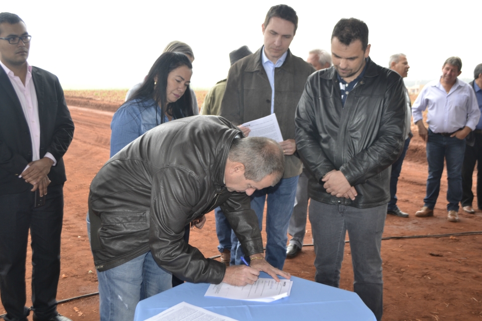 Prefeito Juvenal Neto faz lançamento de 105 casas Prefeito Juvenal Neto faz lançamento de 105 casas