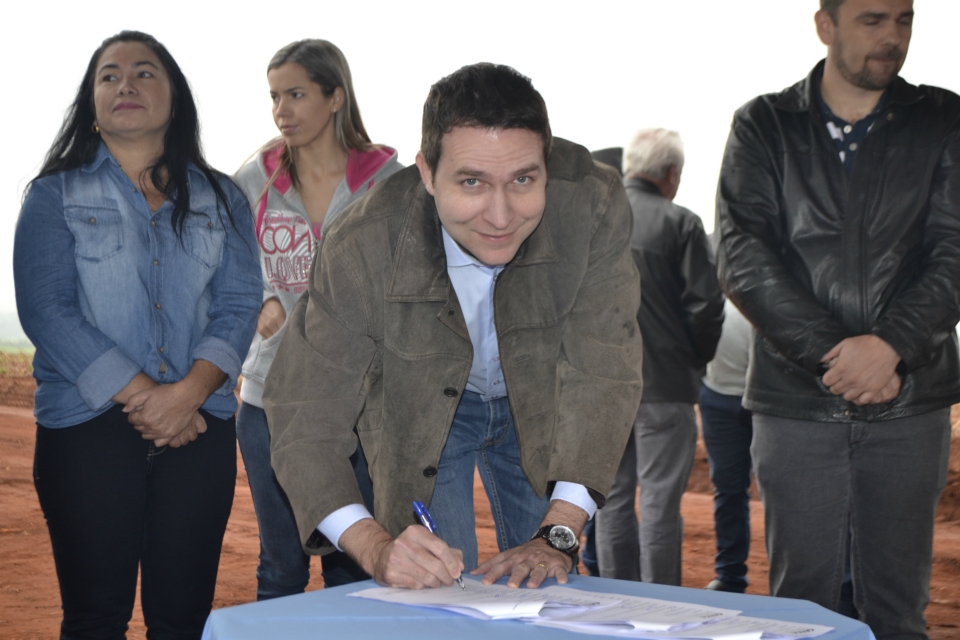 Prefeito Juvenal Neto faz lançamento de 105 casas Prefeito Juvenal Neto faz lançamento de 105 casas