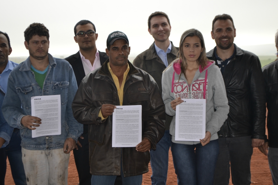 Prefeito Juvenal Neto faz lançamento de 105 casas Prefeito Juvenal Neto faz lançamento de 105 casas