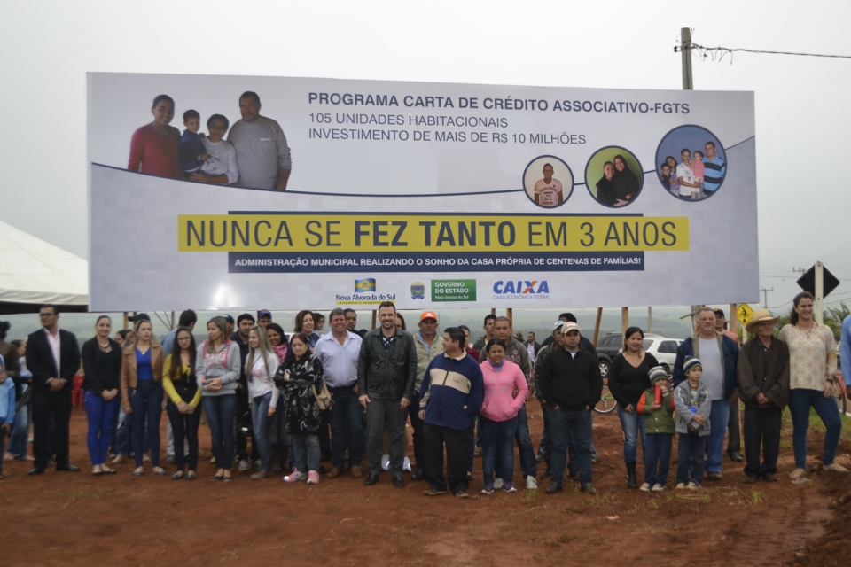 Prefeito Juvenal Neto faz lançamento de 105 casas Prefeito Juvenal Neto faz lançamento de 105 casas