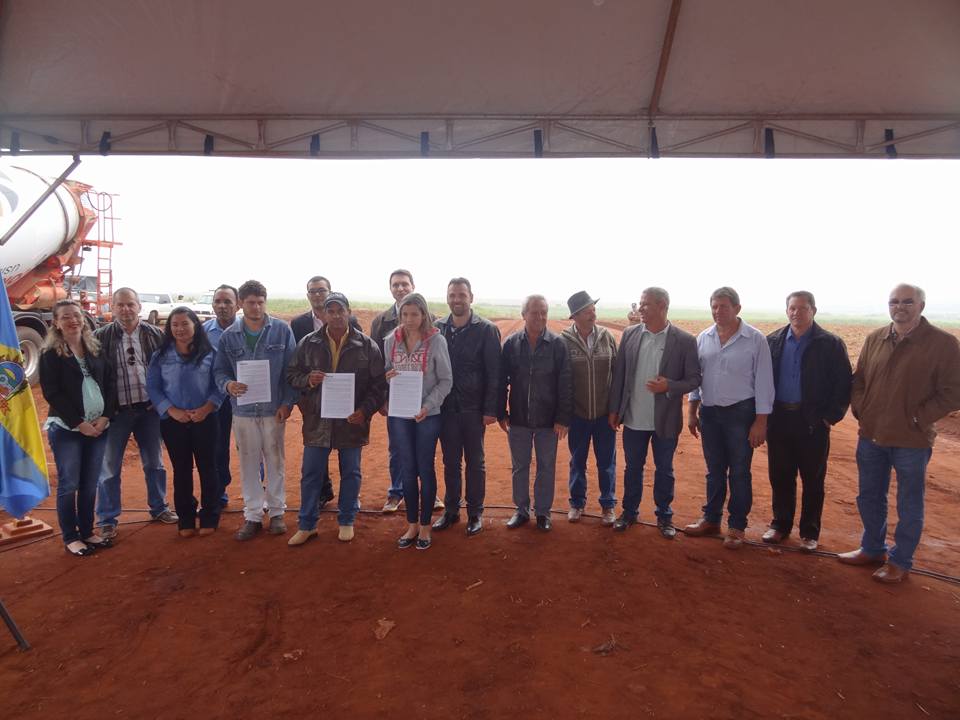 Prefeito Juvenal Neto faz lançamento de 105 casas Prefeito Juvenal Neto faz lançamento de 105 casas