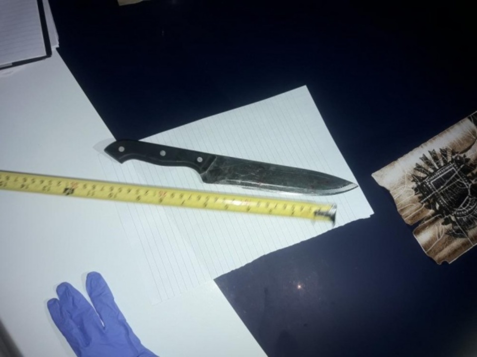 No Dia da Mulher, vítima é assassinada com quatro facadas em casa No Dia da Mulher, vítima é assassinada com quatro facadas em casa