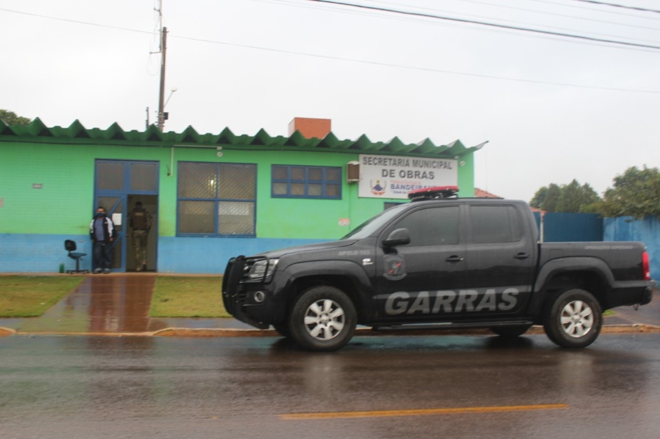 Gaeco cumpre mandados na prefeitura e casas de gestores de Bandeirantes