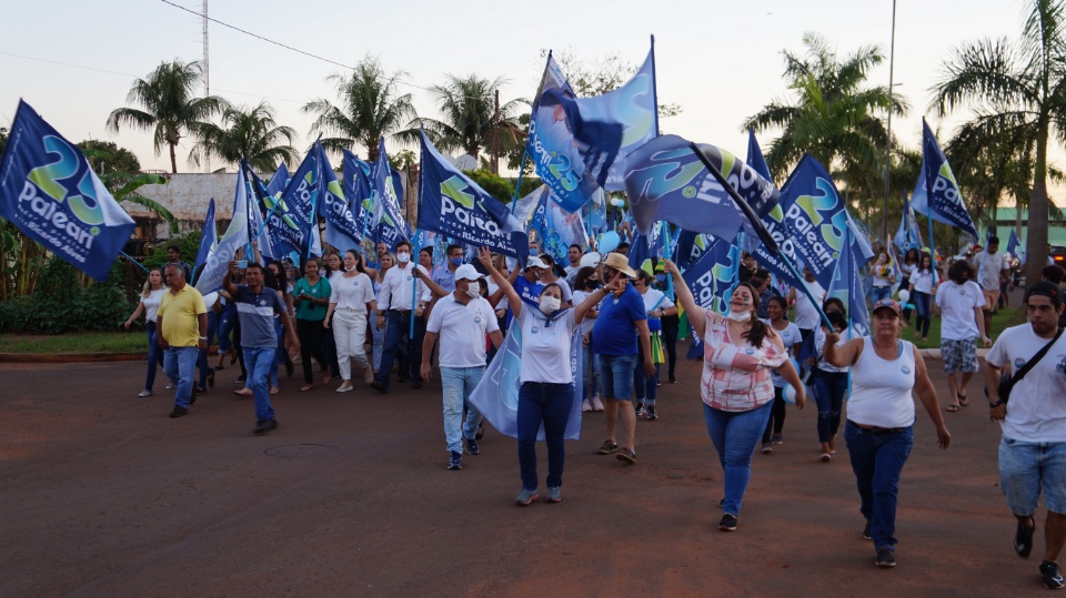 Paleari realiza caminhada e mostra favoritismo