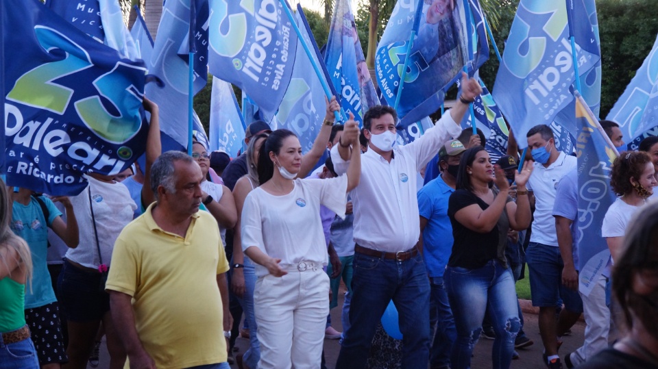 Paleari realiza caminhada e mostra favoritismo