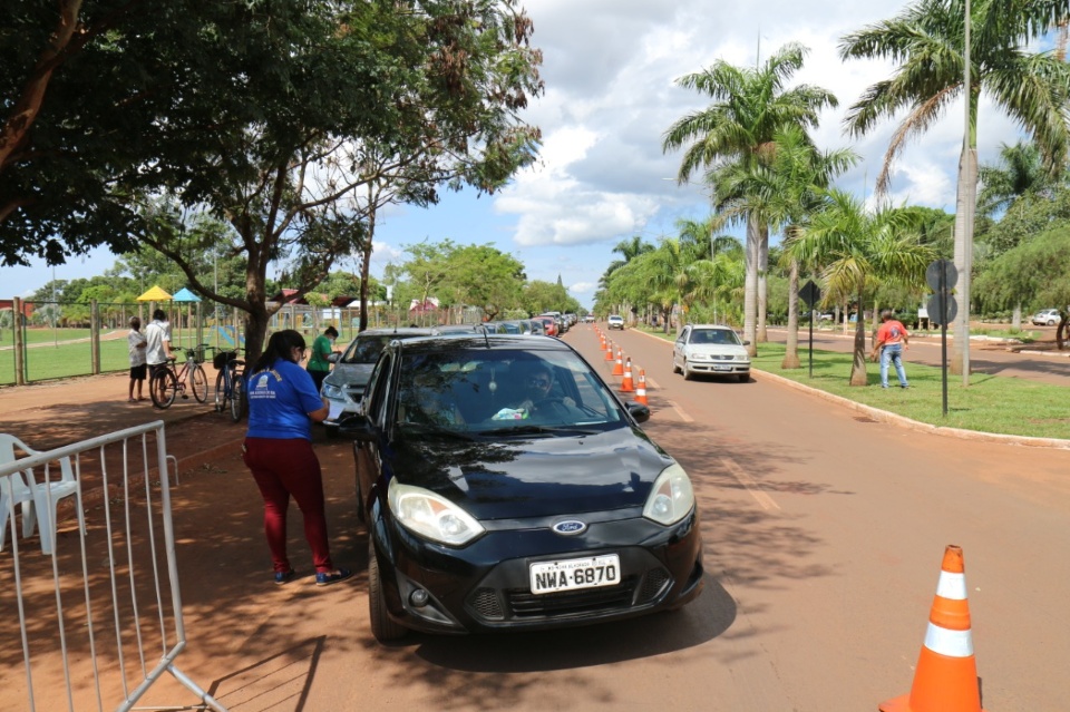 Prefeitura realiza drive-thru de vacinação contra Covid para idosos de 67 anos acima