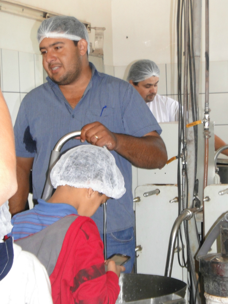 Alunos do Distrito PANA visita Laticínio Eldorado