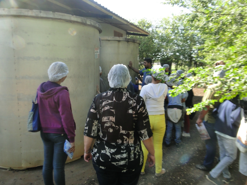 Alunos do Distrito PANA visita Laticínio Eldorado