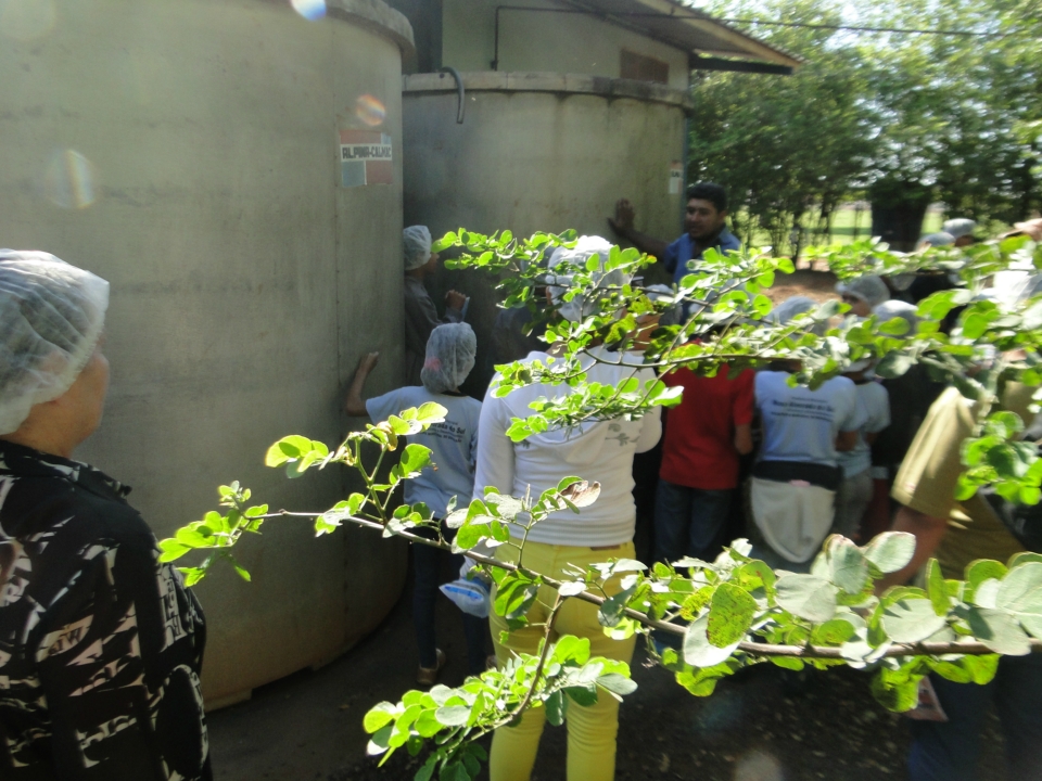 Alunos do Distrito PANA visita Laticínio Eldorado