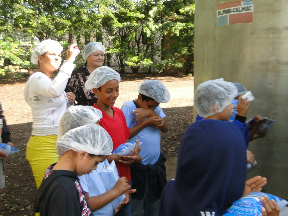 Alunos do Distrito PANA visita Laticínio Eldorado