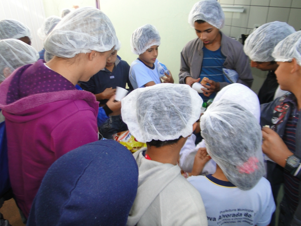 Alunos do Distrito PANA visita Laticínio Eldorado