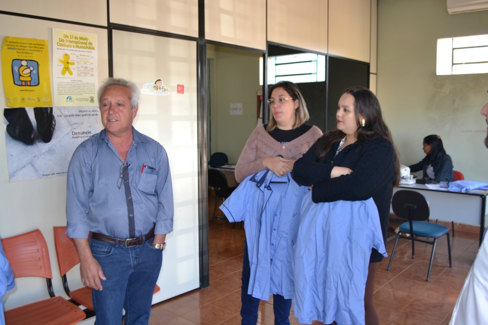 Vereador Edir Alves Mesquita faz doação de uniformes para o Conselho Tutelar Vereador Edir Alves Mesquita faz doação de uniformes para o Conselho Tutelar