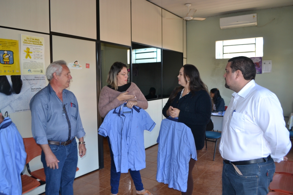 Vereador Edir Alves Mesquita faz doação de uniformes para o Conselho Tutelar Vereador Edir Alves Mesquita faz doação de uniformes para o Conselho Tutelar