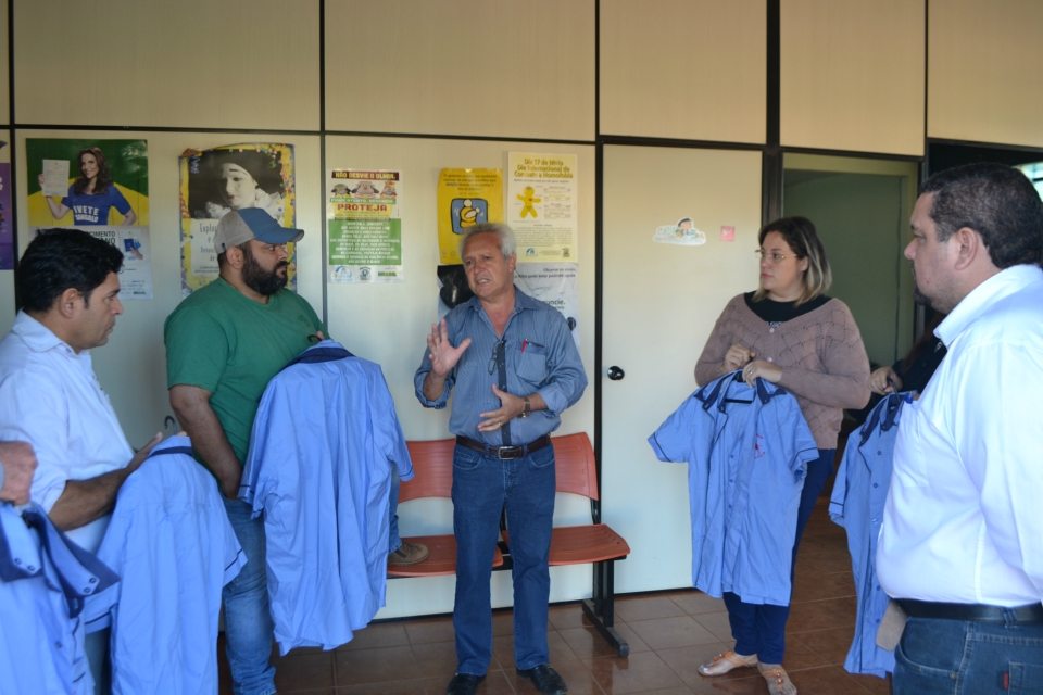 Vereador Edir Alves Mesquita faz doação de uniformes para o Conselho Tutelar Vereador Edir Alves Mesquita faz doação de uniformes para o Conselho Tutelar