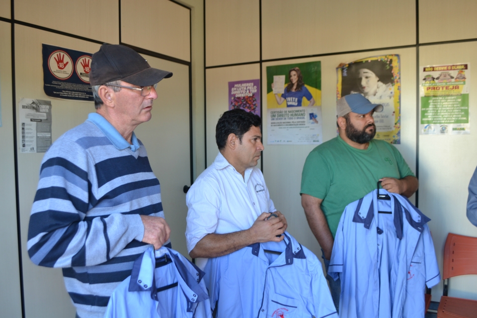 Vereador Edir Alves Mesquita faz doação de uniformes para o Conselho Tutelar Vereador Edir Alves Mesquita faz doação de uniformes para o Conselho Tutelar