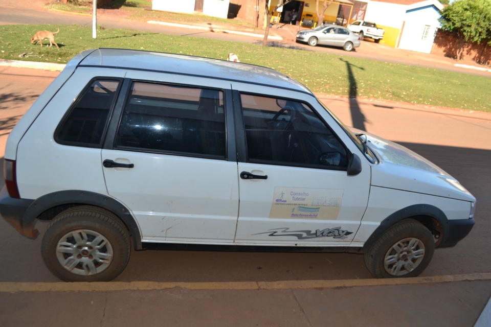 Vereador Edir Alves Mesquita faz doação de uniformes para o Conselho Tutelar Vereador Edir Alves Mesquita faz doação de uniformes para o Conselho Tutelar