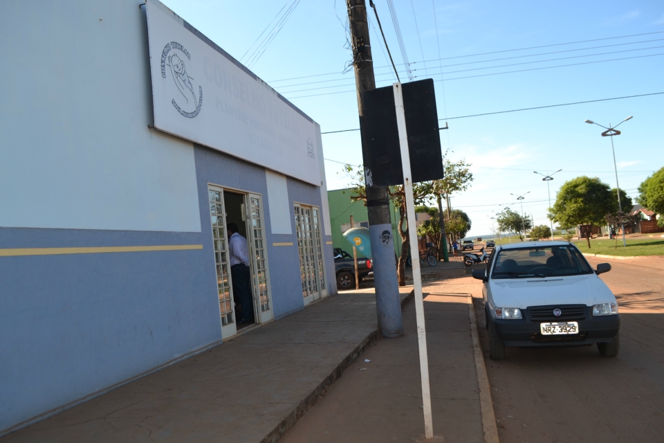 Vereador Edir Alves Mesquita faz doação de uniformes para o Conselho Tutelar Vereador Edir Alves Mesquita faz doação de uniformes para o Conselho Tutelar