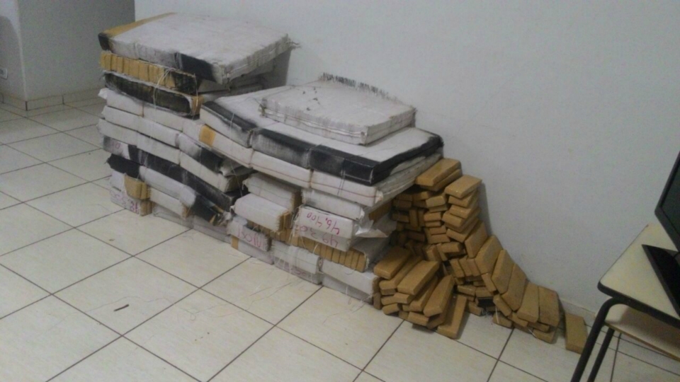 Policia Militar do Distrito PANA prende 3 por tráfico de drogas