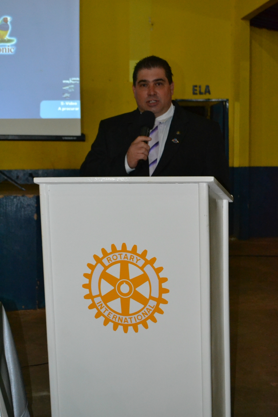 Claudir Luiz Bruneto assume a presidência do Rotary Club