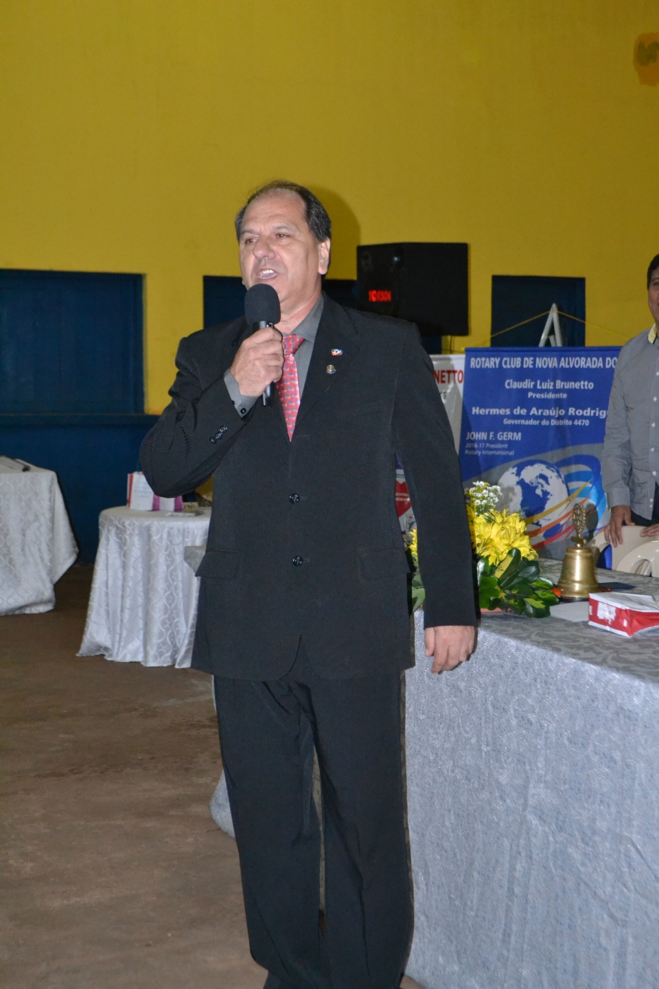 Claudir Luiz Bruneto assume a presidência do Rotary Club