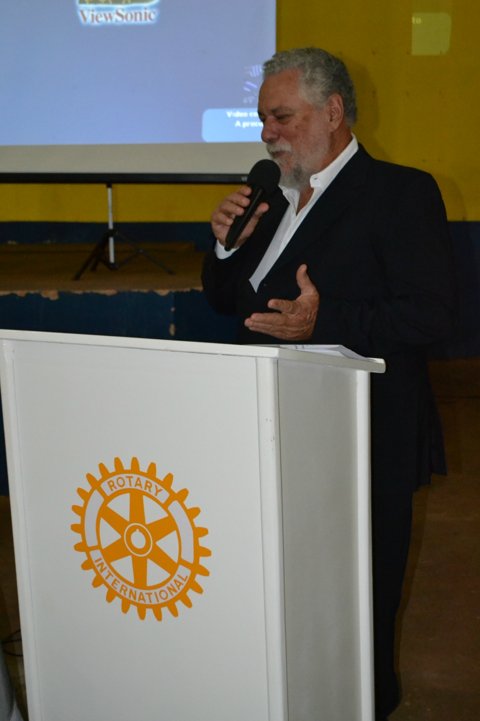 Claudir Luiz Bruneto assume a presidência do Rotary Club