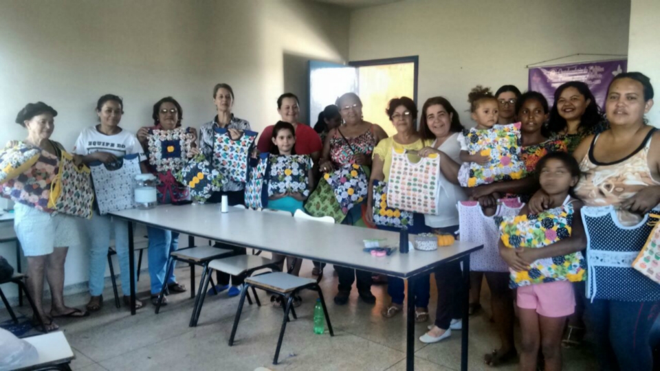 CPPM realiza curso de almofadas e porta-pratos em Nova Alvorada do Sul CPPM realiza curso de almofadas e porta-pratos em Nova Alvorada do Sul