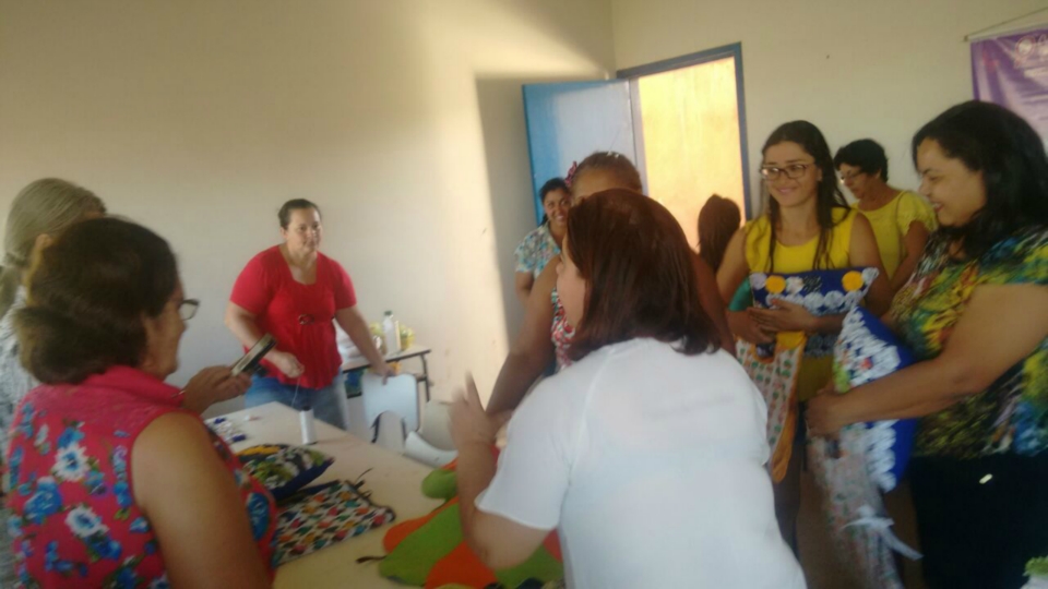 CPPM realiza curso de almofadas e porta-pratos em Nova Alvorada do Sul