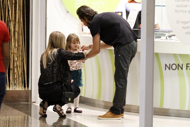 De novo? Paulinho Vilhena circula com Fabíula Nascimento De novo? Paulinho Vilhena circula com Fabíula Nascimento