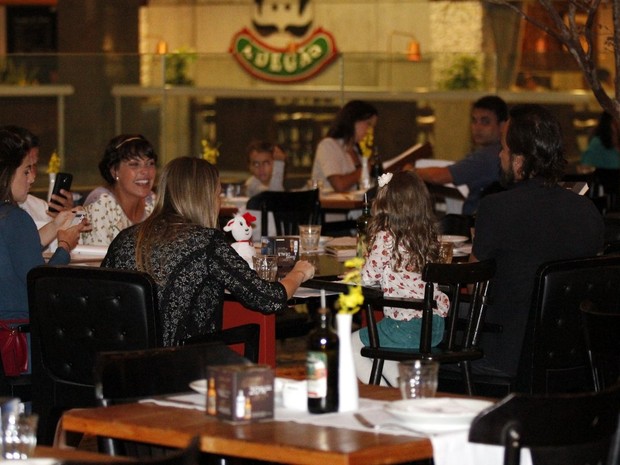 De novo? Paulinho Vilhena circula com Fabíula Nascimento De novo? Paulinho Vilhena circula com Fabíula Nascimento