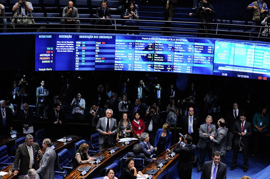 PEC que restringe gastos públicos é aprovada e vai a promulgação