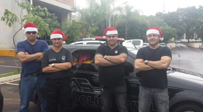 Crianças carentes recebem visita inesperada do Papai Noel da Polícia Civil