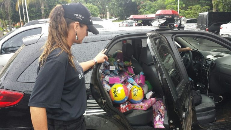 Crianças carentes recebem visita inesperada do Papai Noel da Polícia Civil