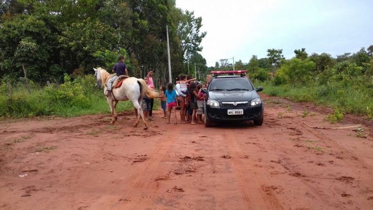 Crianças carentes recebem visita inesperada do Papai Noel da Polícia Civil